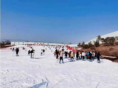 滑向雪域之巅，深度探索军都山滑雪场的冰雪世界