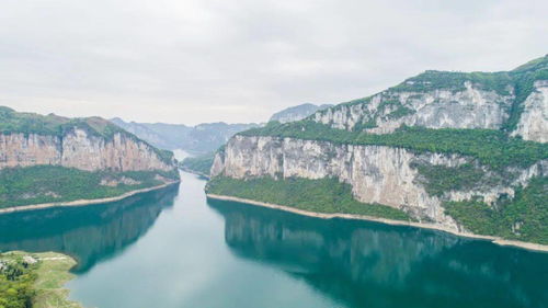 夏日炎炎，解锁五彩斑斓的避暑天堂，最佳旅行目的地指南